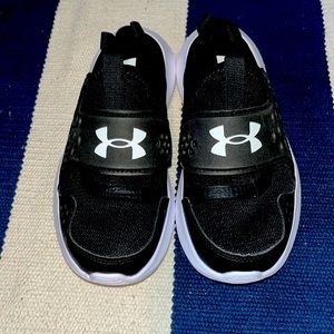 Brand New Under Armor youth running shoes 1Y